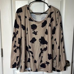 Animal print, long sleeve T background taupe w/dark brown & black spots size Xl